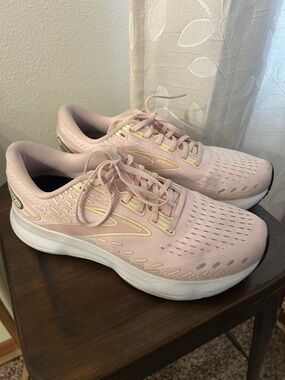 Brooks Glycerin Women's Pale Pink Athletic Running Shoes